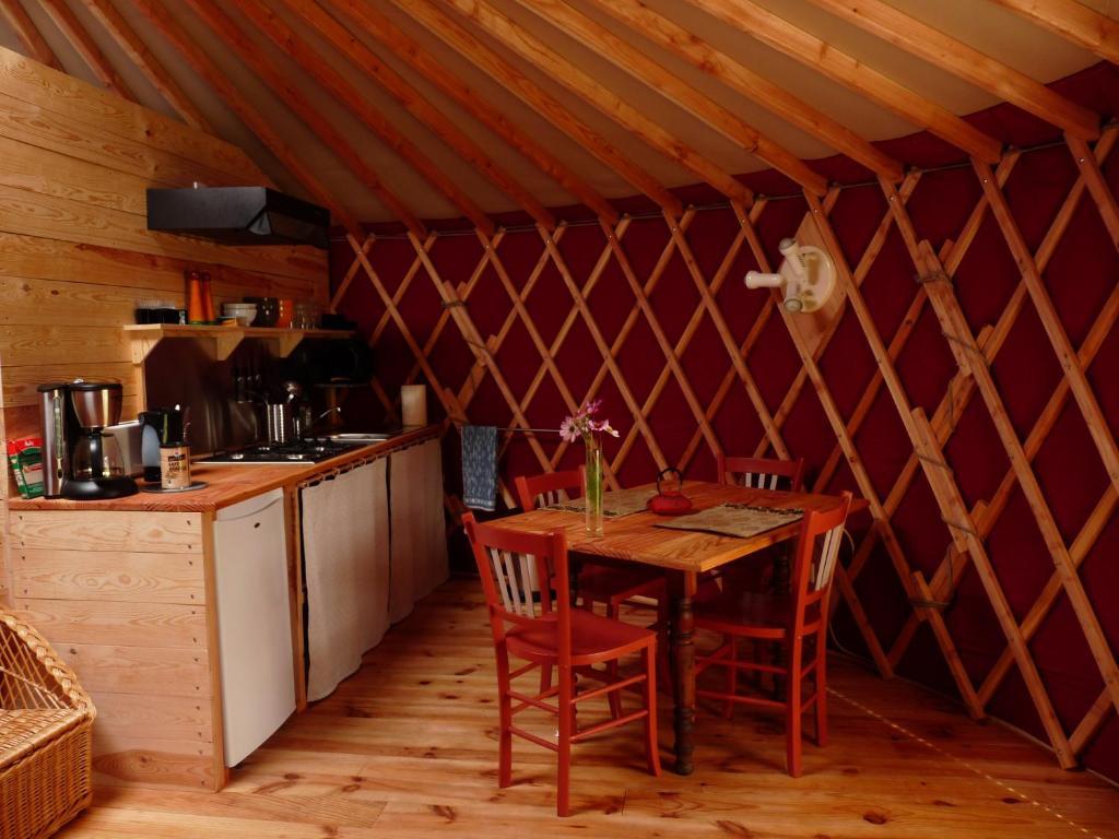 Yourtes En Terrasse Bonneval Szoba fotó